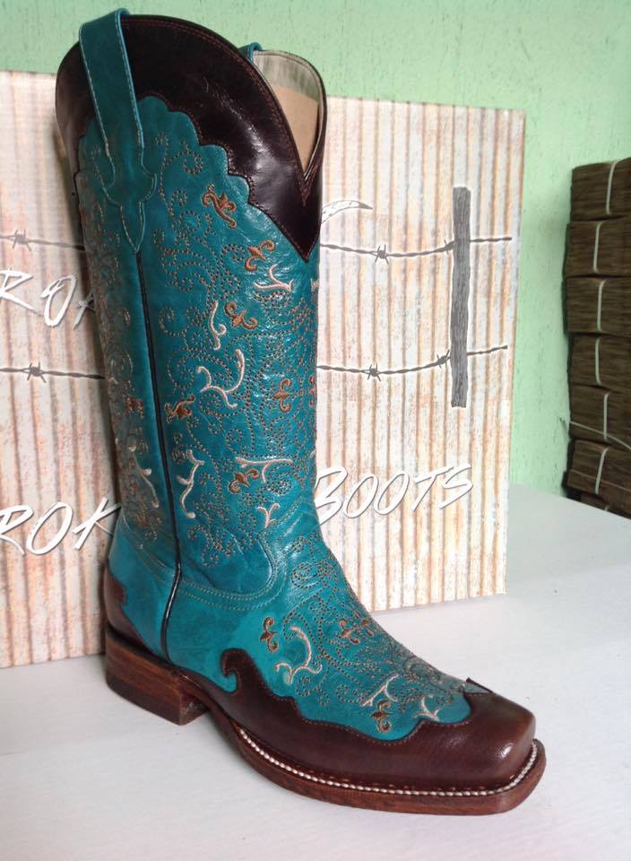 Broken T Womens Aqua Boots DISCONTINUED SIZE 8.5 US ONLY